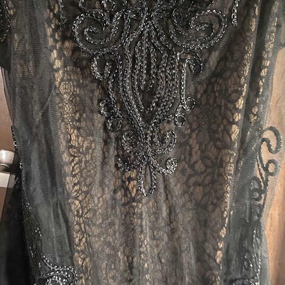 Brand new with tags gown! - Picture 4 of 8